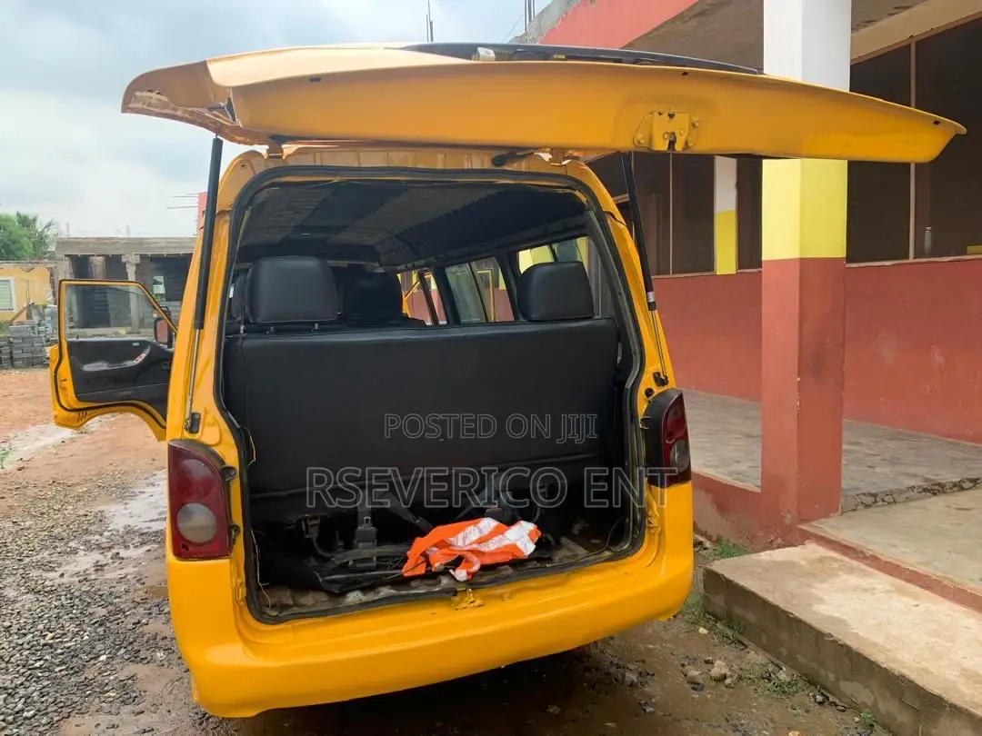 Hyundai H-100 2004 Yellow