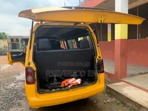 Hyundai H-100 2004 Yellow
