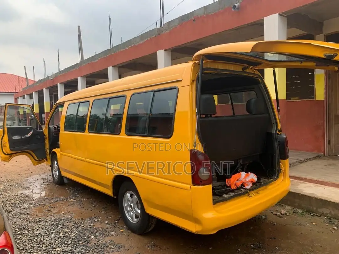 Hyundai H-100 2004 Yellow