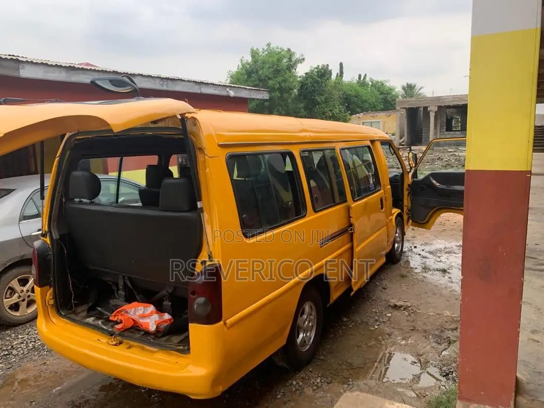 Hyundai H-100 2004 Yellow