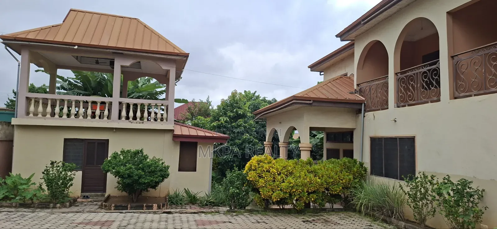 Furnished 5bdrm Mansion in Mkpa Realty, Ejisu-Juaben Municipal for sale