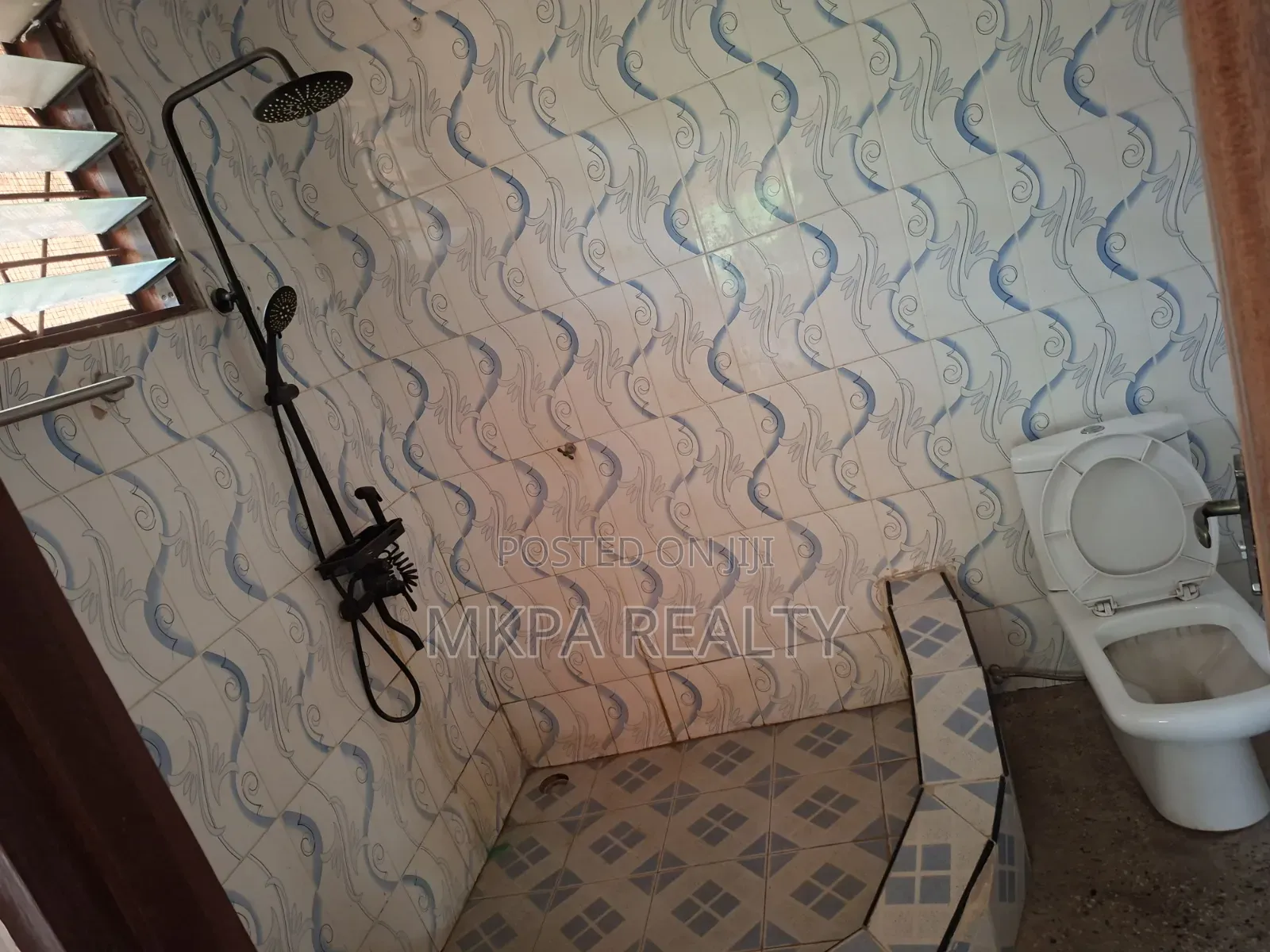 Furnished 5bdrm Mansion in Mkpa Realty, Ejisu-Juaben Municipal for sale