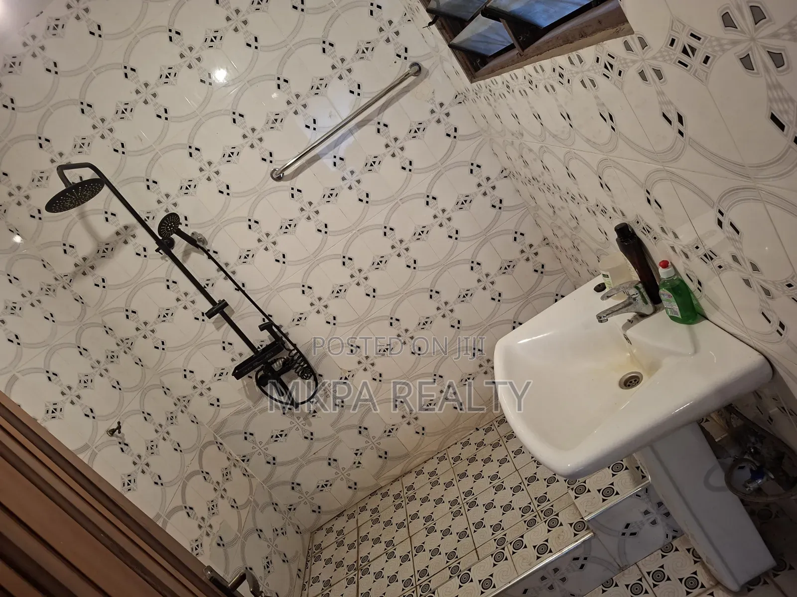 Furnished 5bdrm Mansion in Mkpa Realty, Ejisu-Juaben Municipal for sale