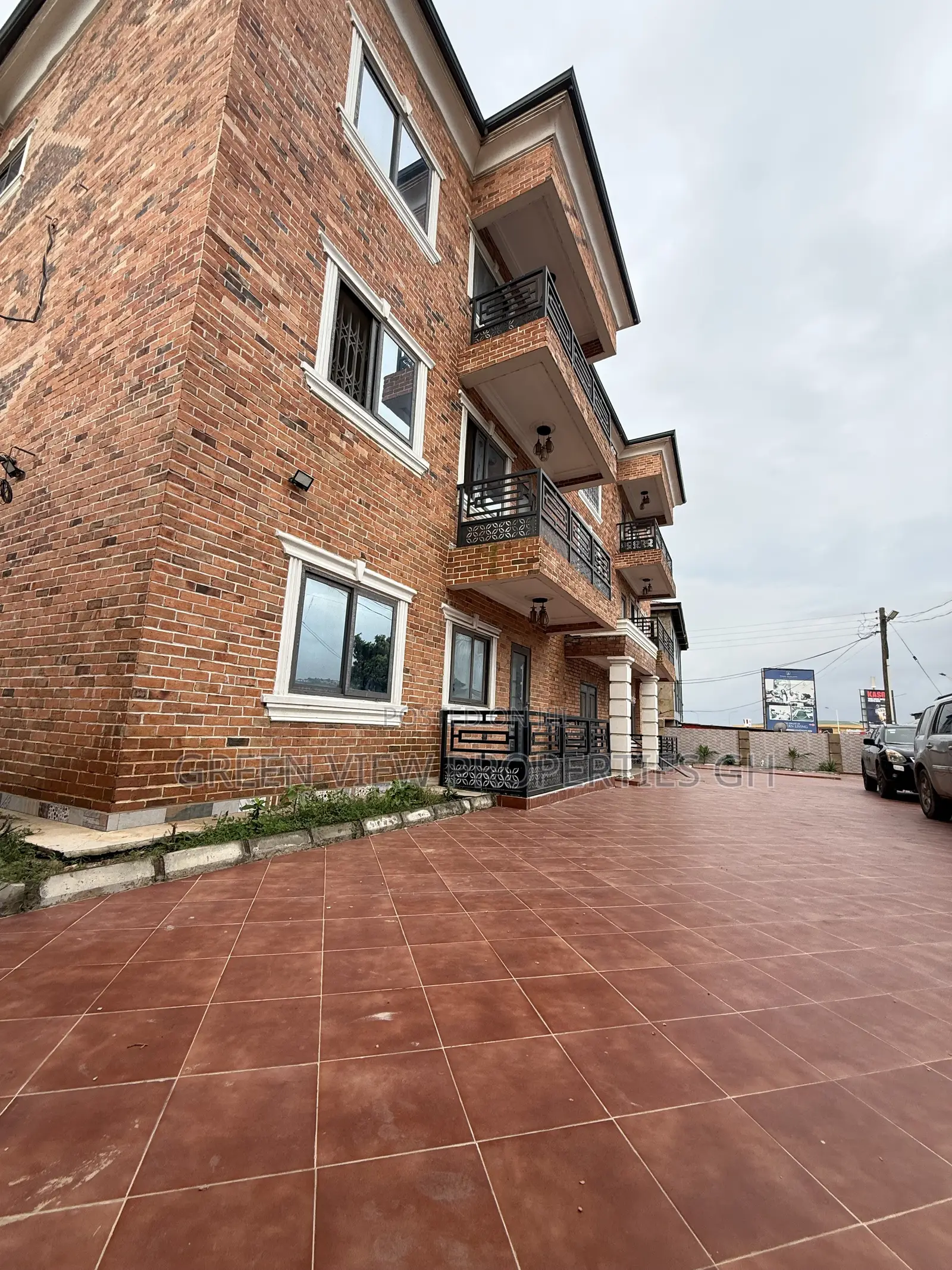 3bdrm Apartment in West Hills Mall Area for rent