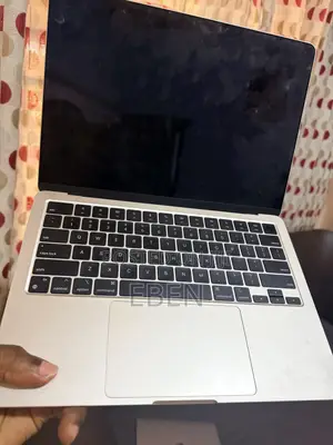 Laptop Apple MacBook Air 2022 M2 16GB Apple M2 SSD 256GB