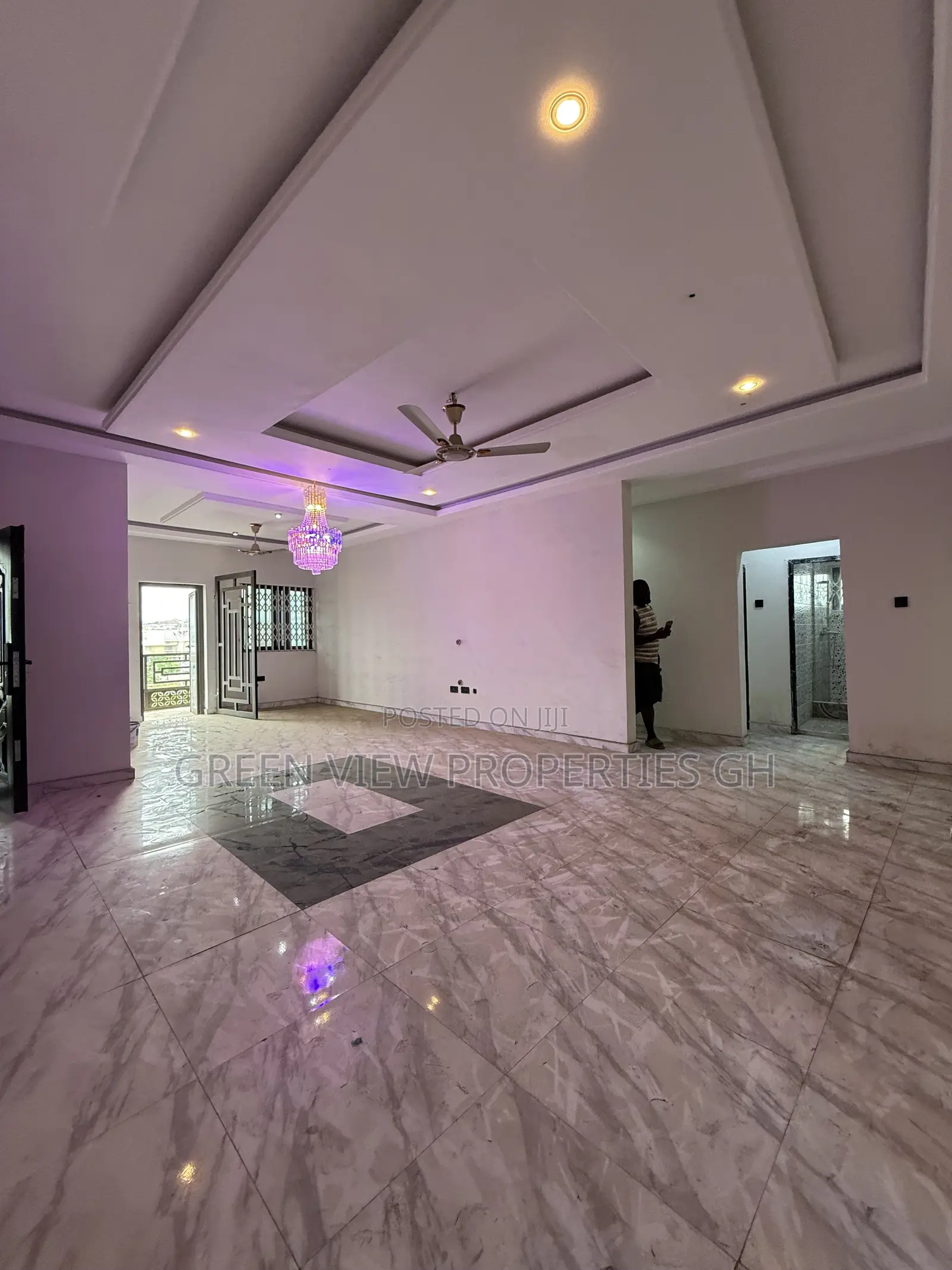 3bdrm Apartment in West Hills Mall Area for rent
