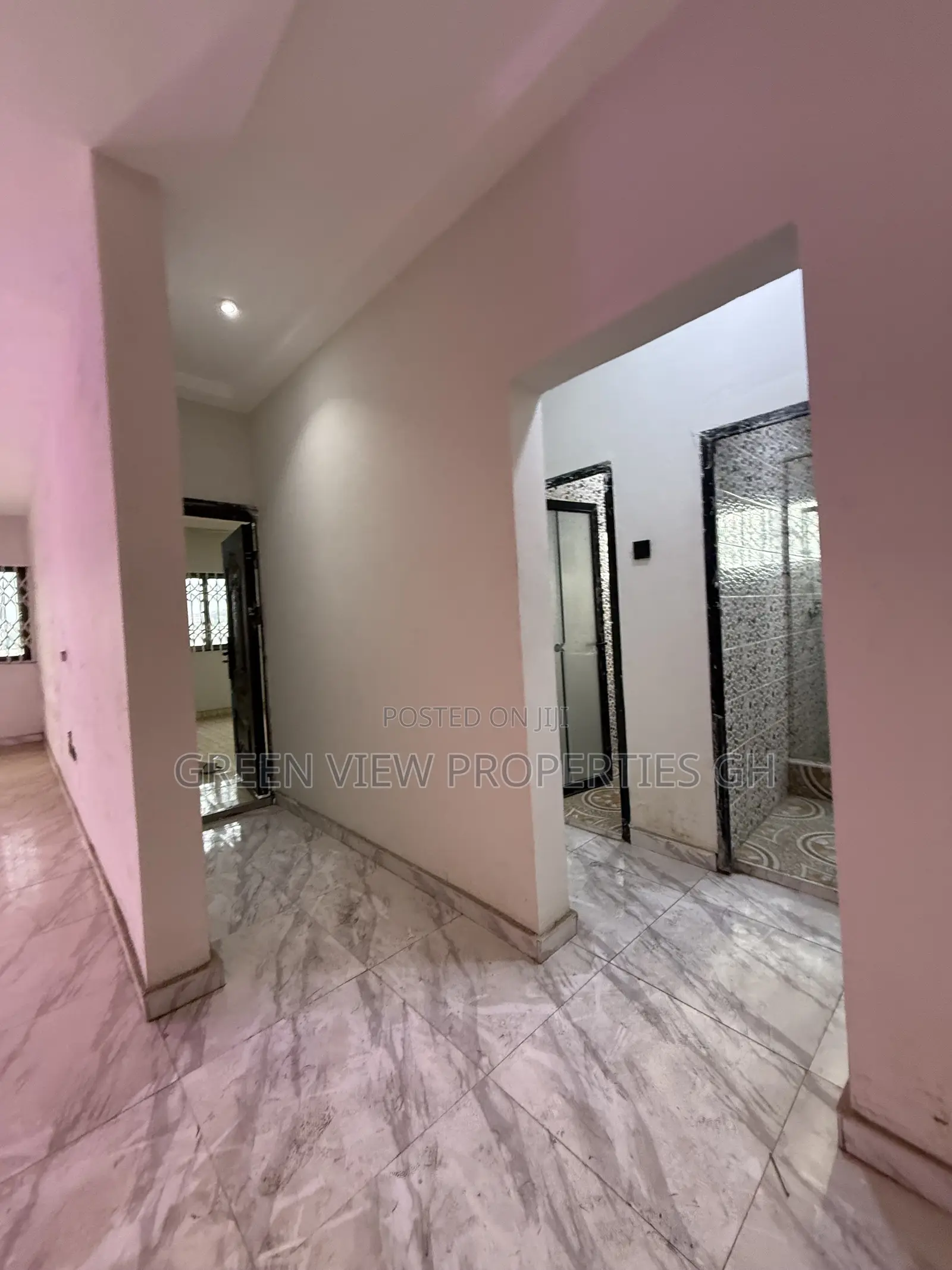3bdrm Apartment in West Hills Mall Area for rent