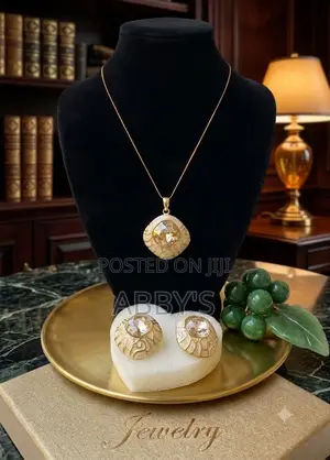 The Empress Amber Suite/Necklace With Earrings