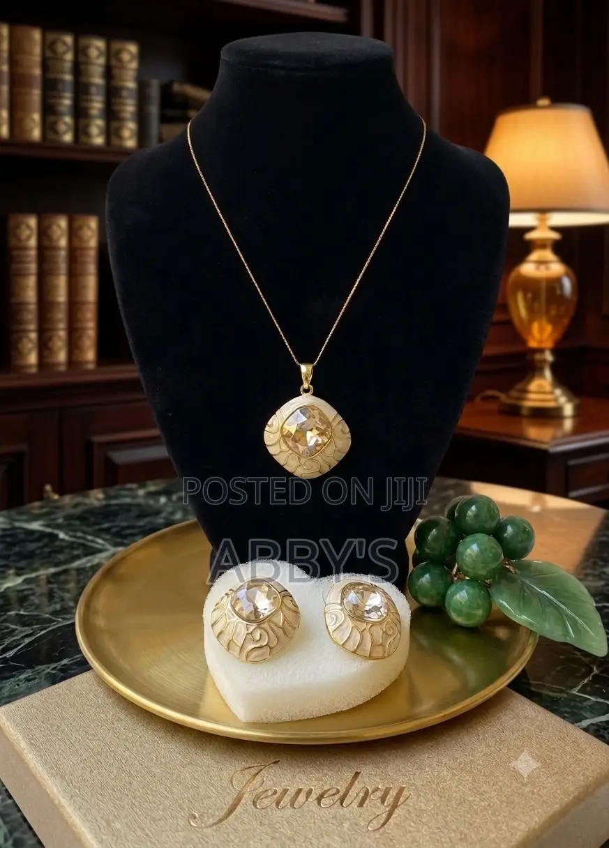 The Empress Amber Suite/Necklace With Earrings