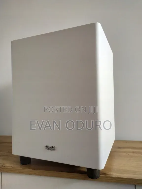 Powerful Tueful Active Sub-Woofer With Dual Port Avr/Sounds System
