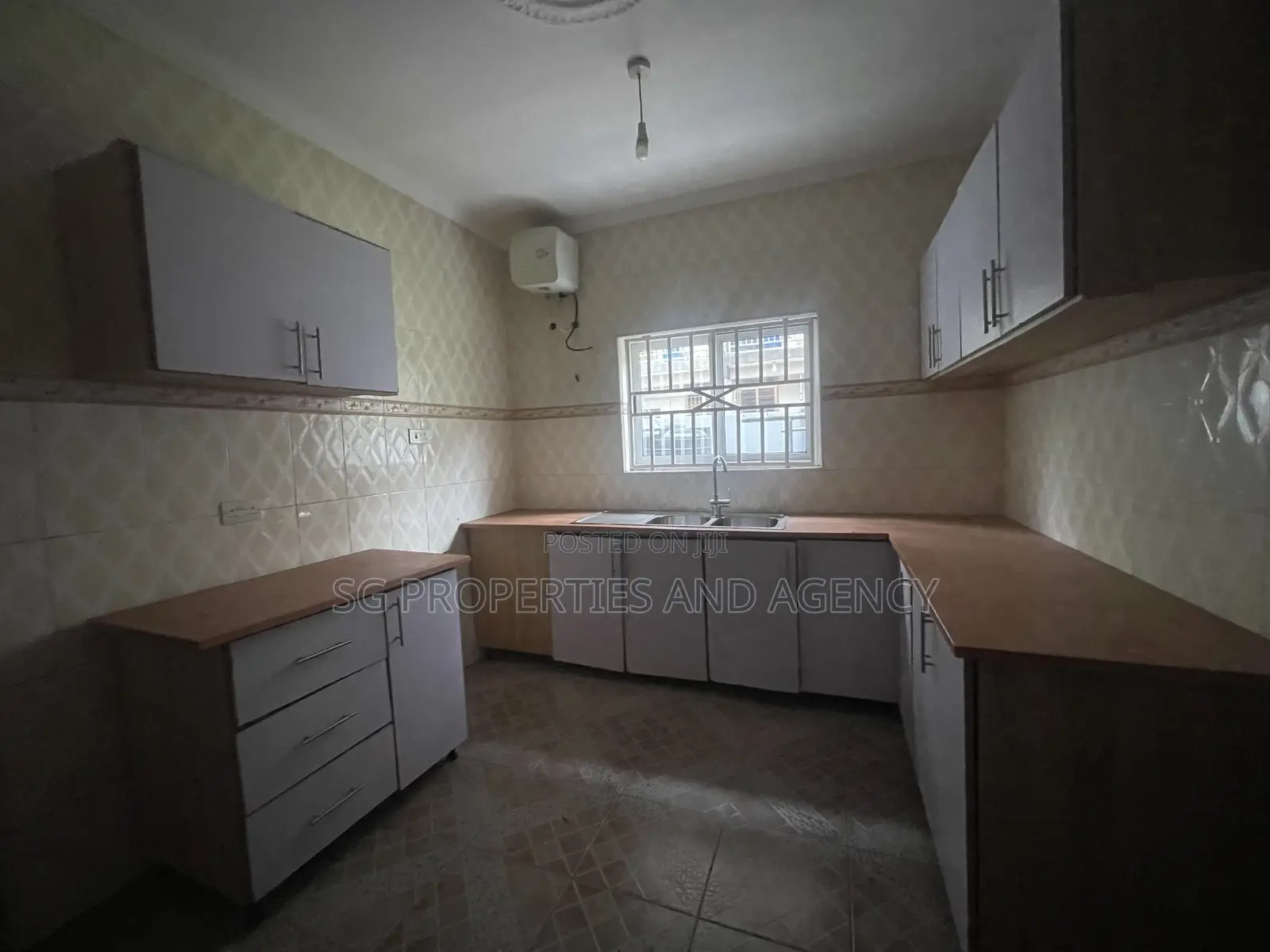 3bdrm House in Batsonaa, Baatsona Total for rent