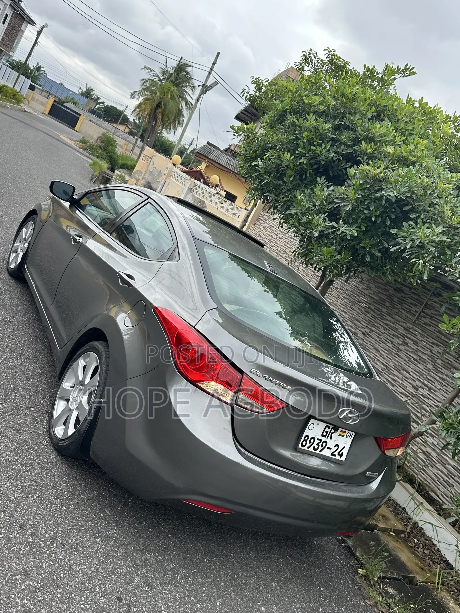 Hyundai Elantra Limited Sedan FWD (1.8L 4cyl 6A) 2013 Gray