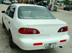Toyota Corolla 2004 White