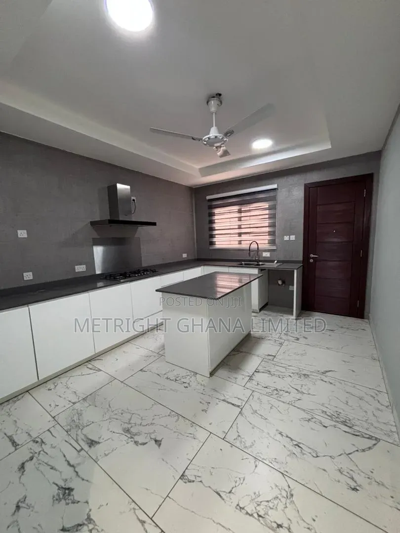 5bdrm Villa in Metright Properties, Tseaddo for sale