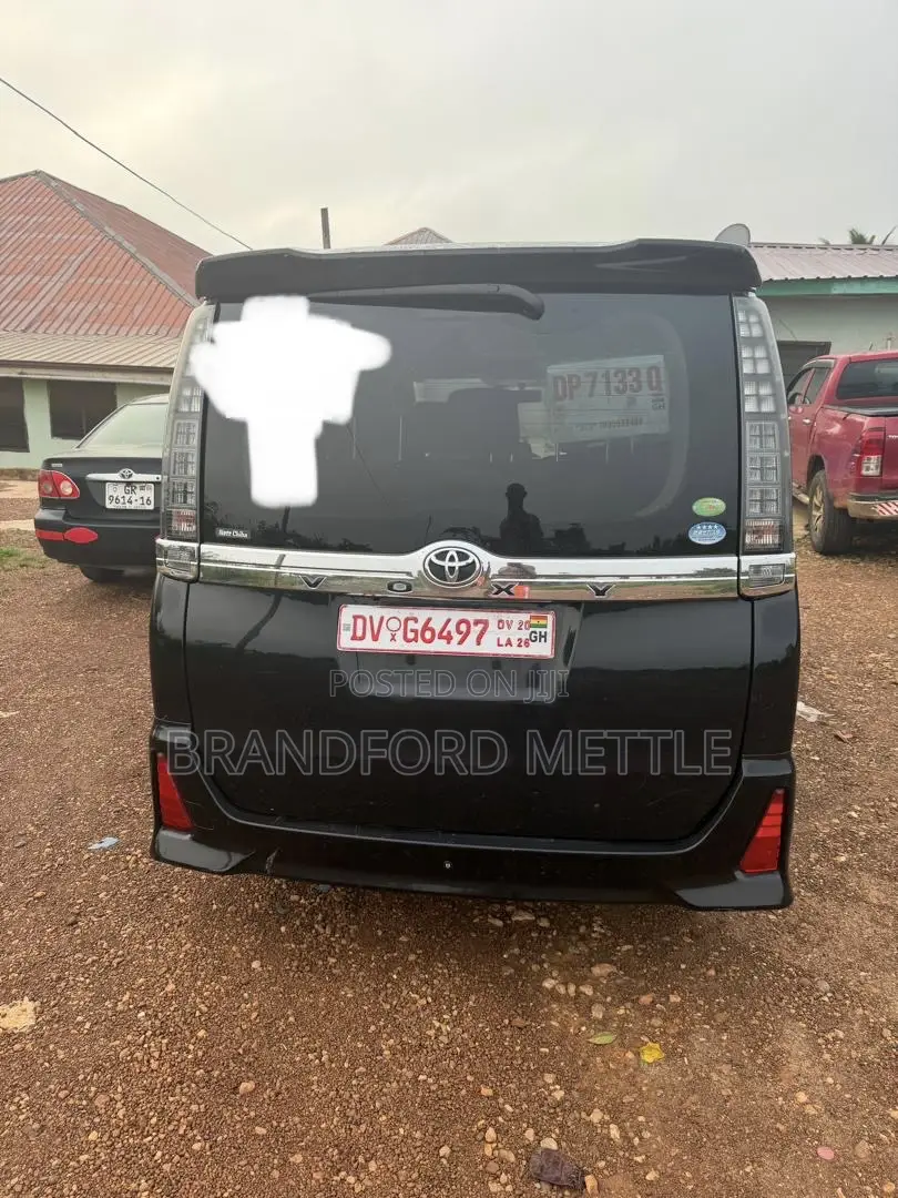 Toyota Voxy 2015 Black
