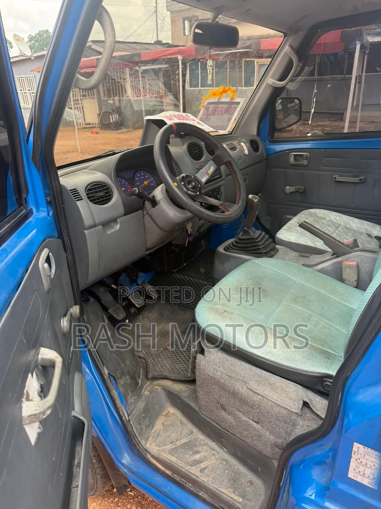 Mitsubishi Mini Truck – Strong Reliable Cargo Pickup