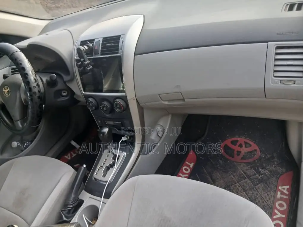 Toyota Corolla 2010 Black