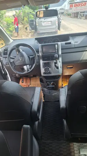 Toyota Voxy 2013 Gray