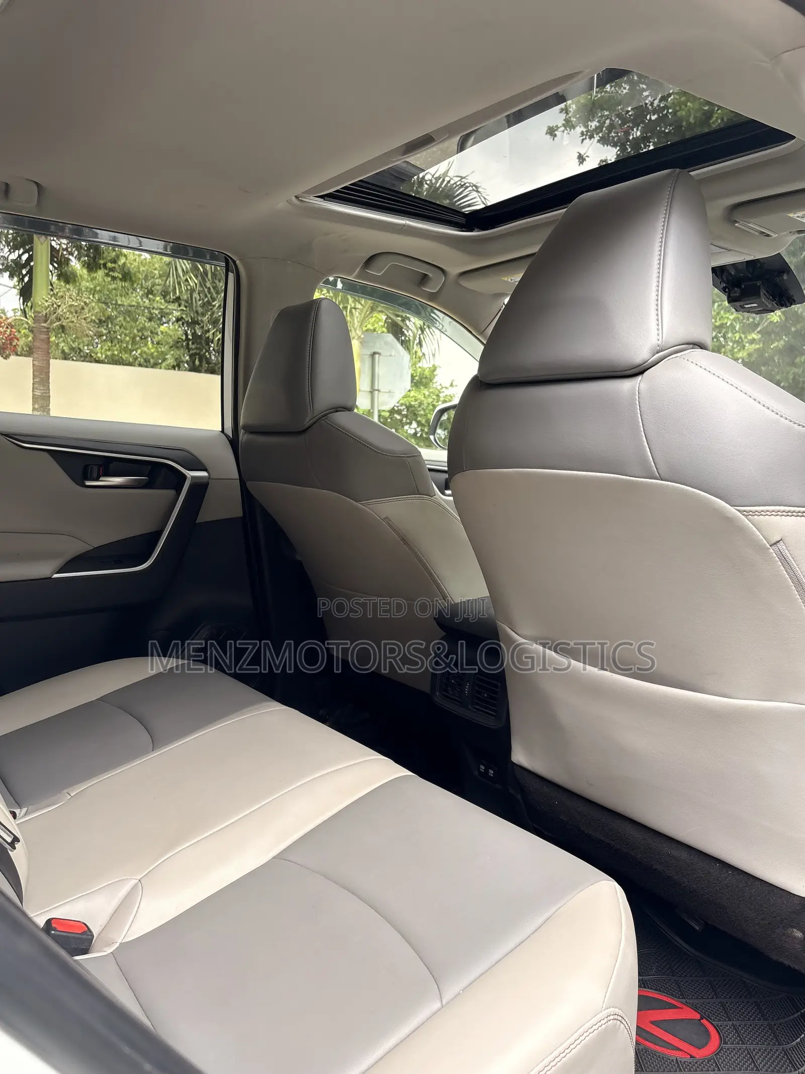 Toyota RAV4 XLE Premium FWD 2020 White