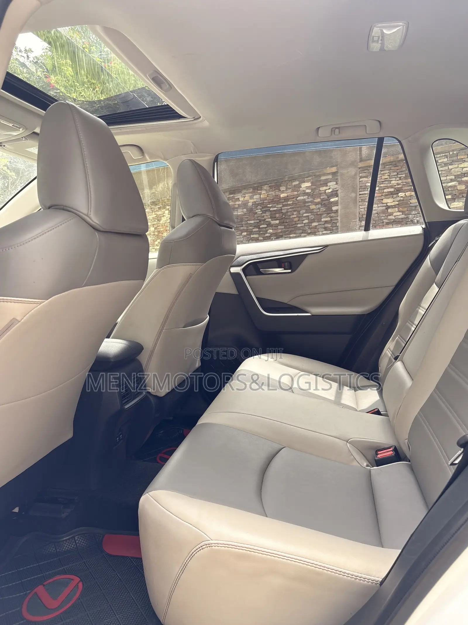 Toyota RAV4 XLE Premium FWD 2020 White