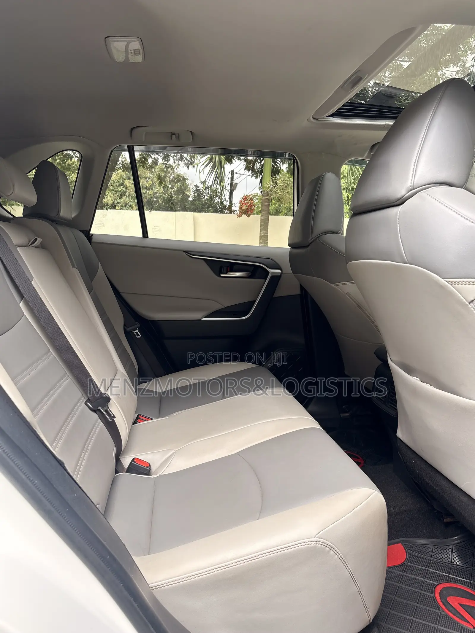Toyota RAV4 XLE Premium FWD 2020 White