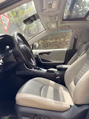 Toyota RAV4 XLE Premium FWD 2020 White