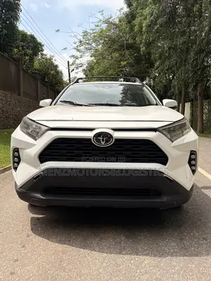 Toyota RAV4 XLE Premium FWD 2020 White