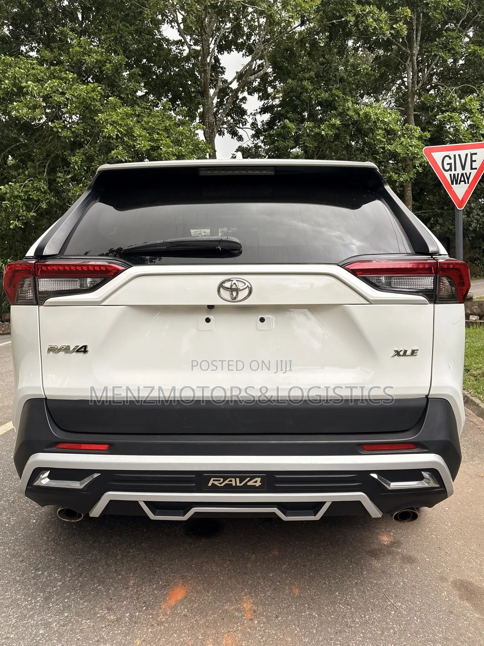 Toyota RAV4 XLE Premium FWD 2020 White