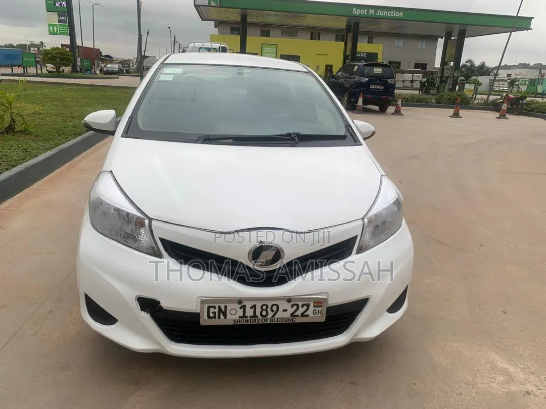 Toyota Vitz 2012 White