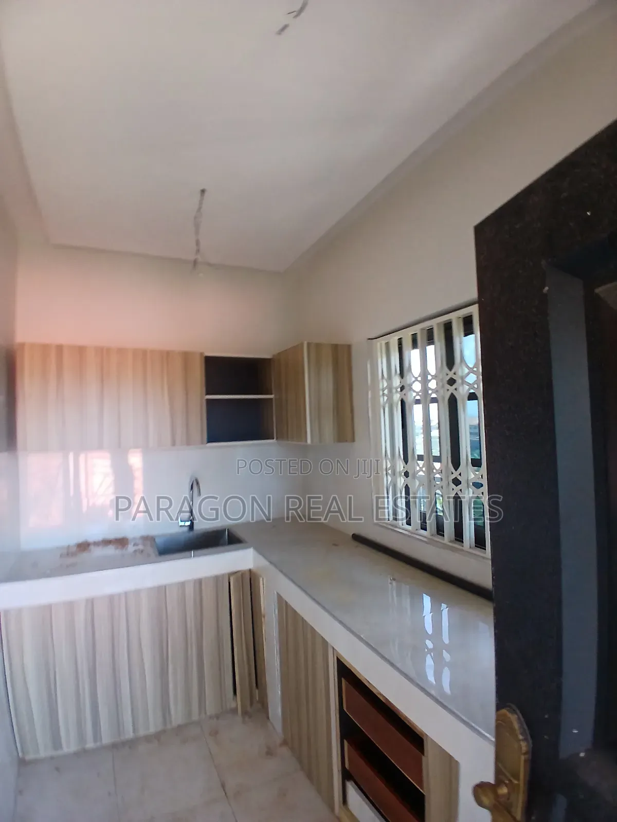 1bdrm Apartment in West Hills Mall Area for rent