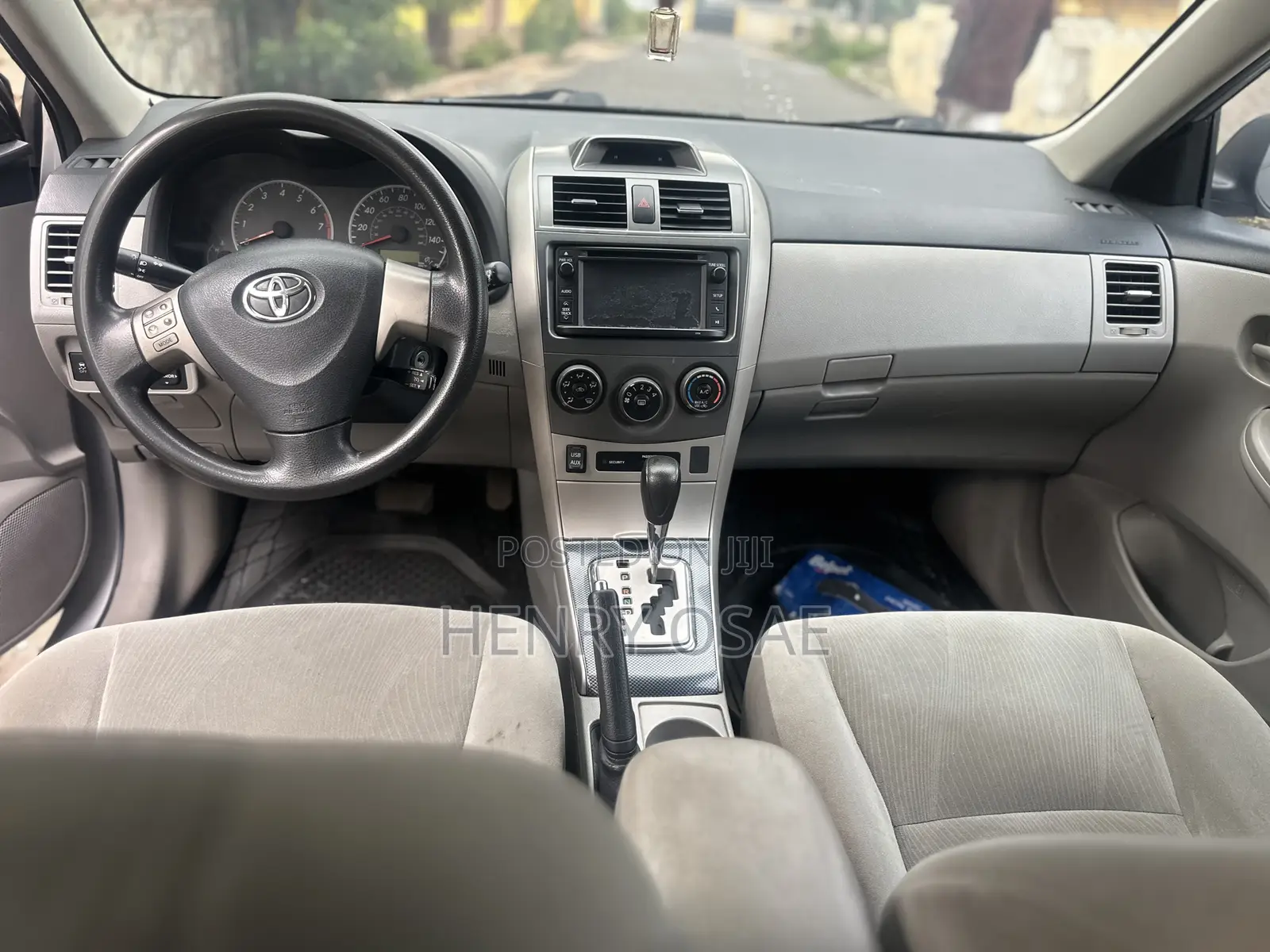 Toyota Corolla Base 4dr Sedan (1.8L 4cyl 5M) 2010 Silver