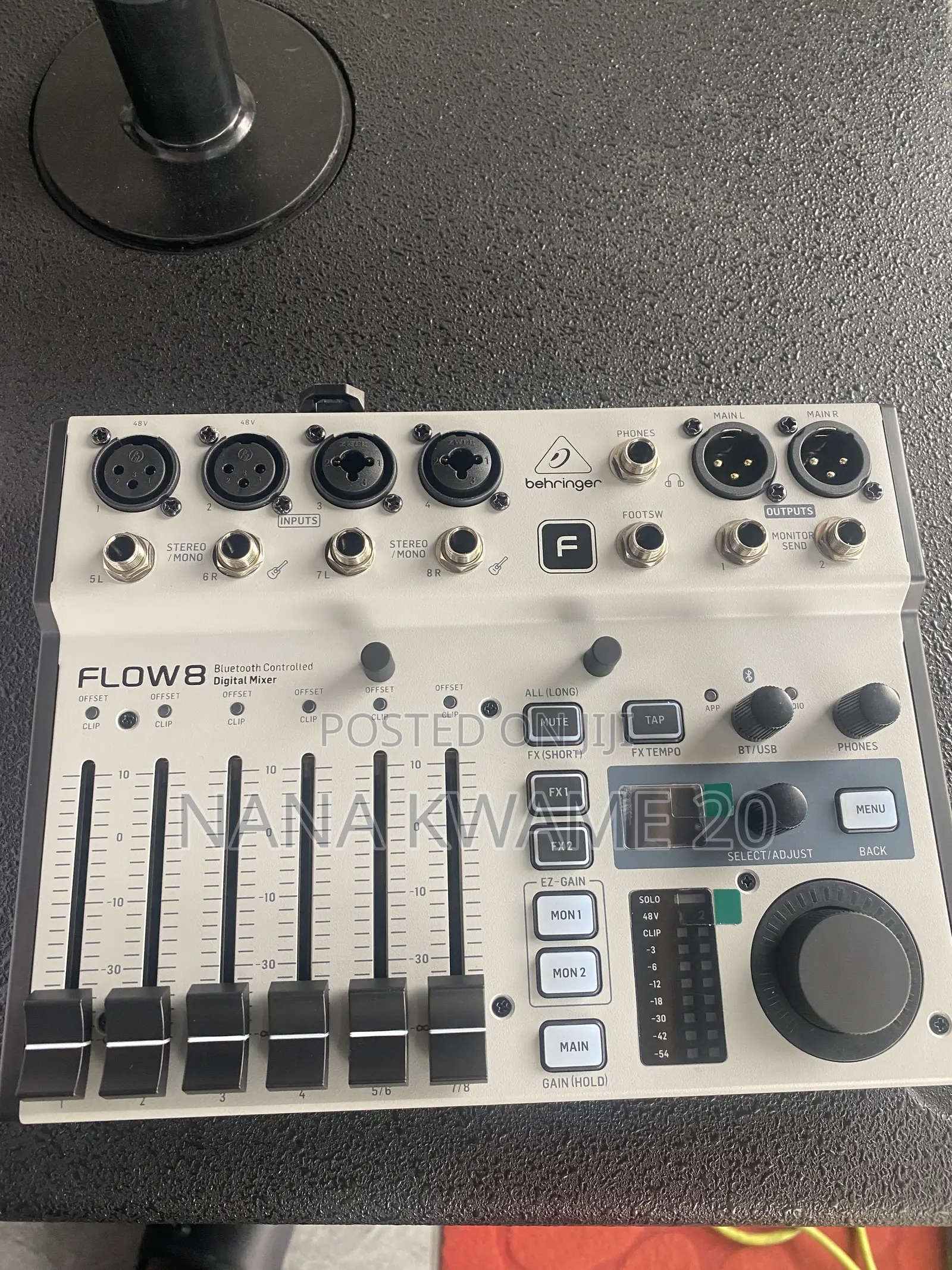 Behringer Flow8