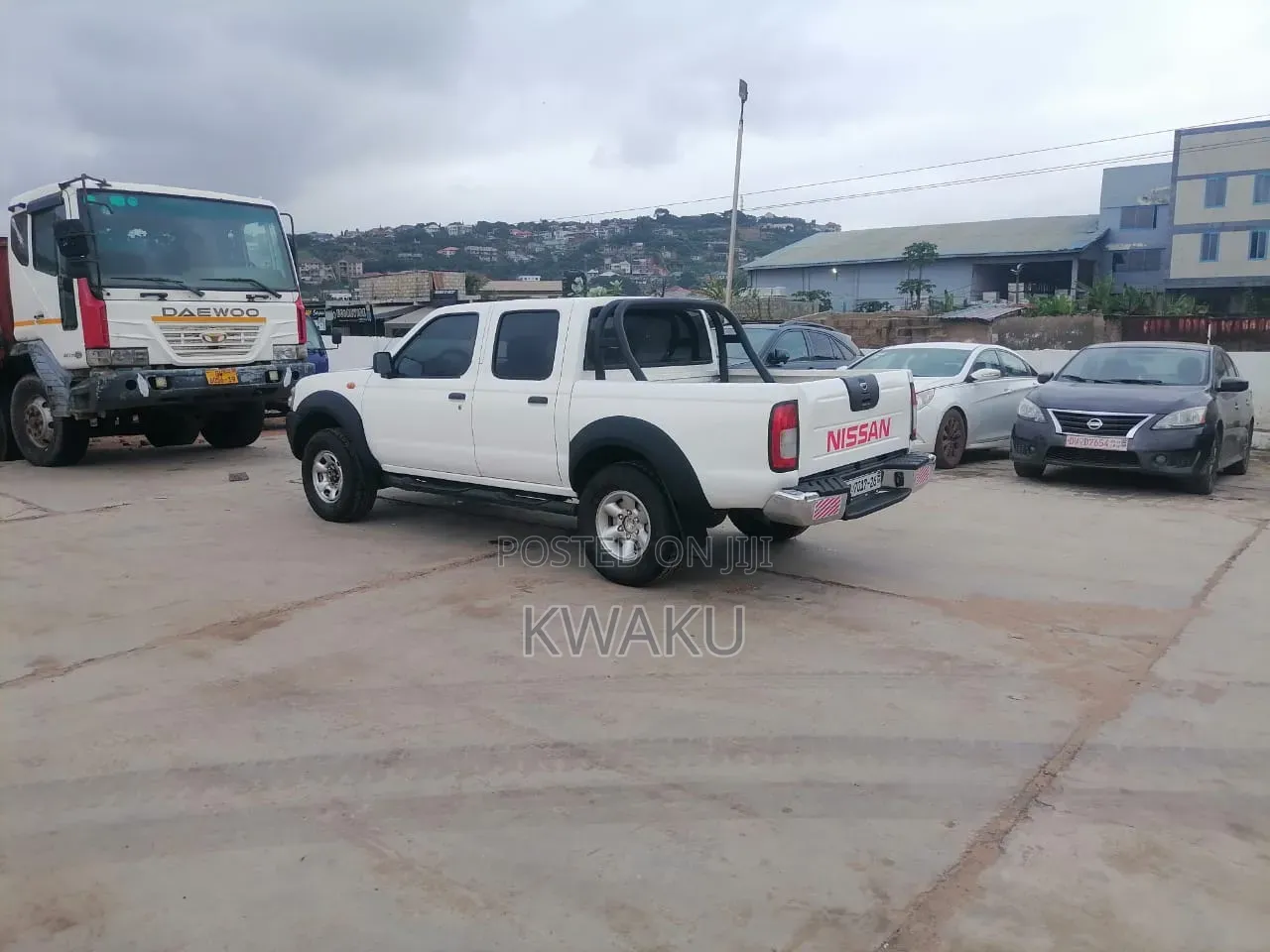 Nissan Hardbody 2010 White