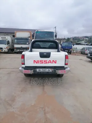 Nissan Hardbody 2010 White