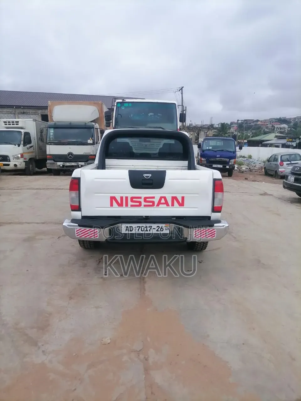 Nissan Hardbody 2010 White