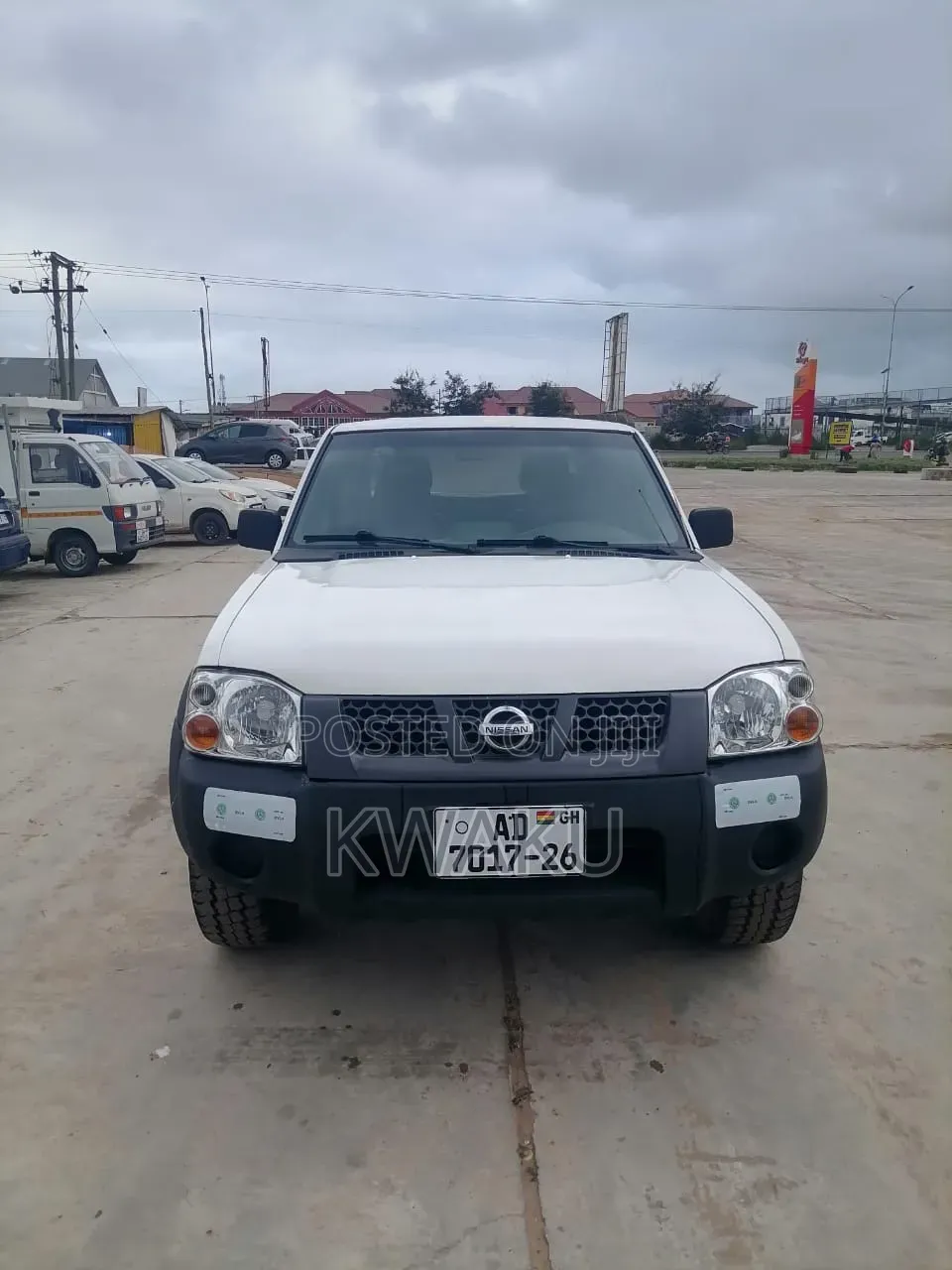 Nissan Hardbody 2010 White