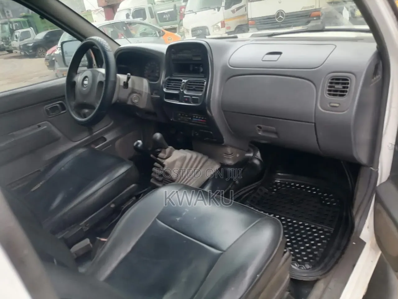 Nissan Hardbody 2010 White