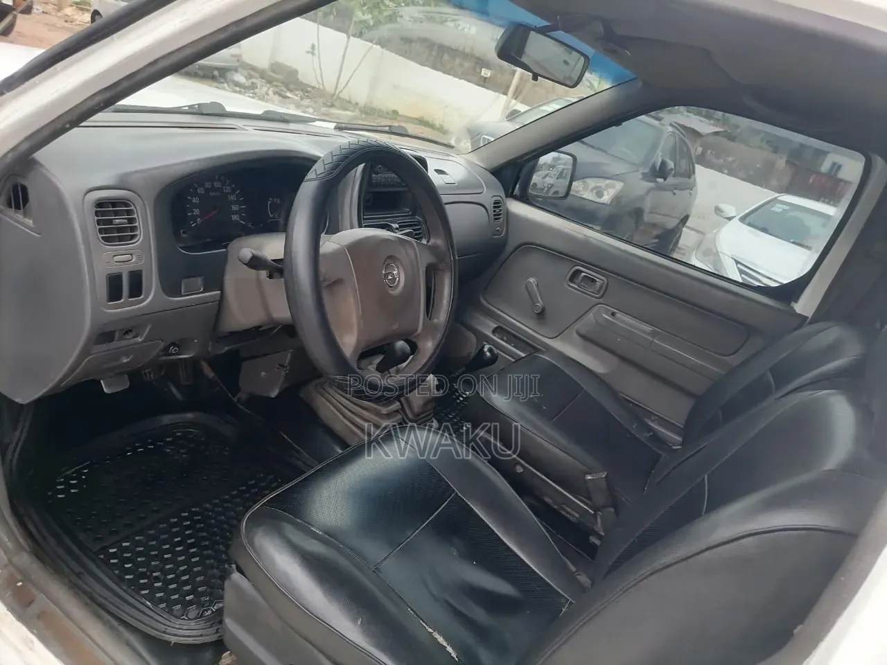 Nissan Hardbody 2010 White