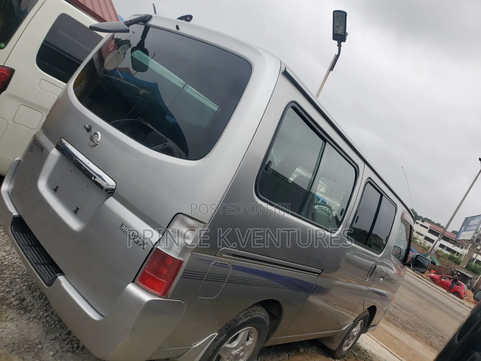 Nissan Caravan (Urvan) 2006 Silver