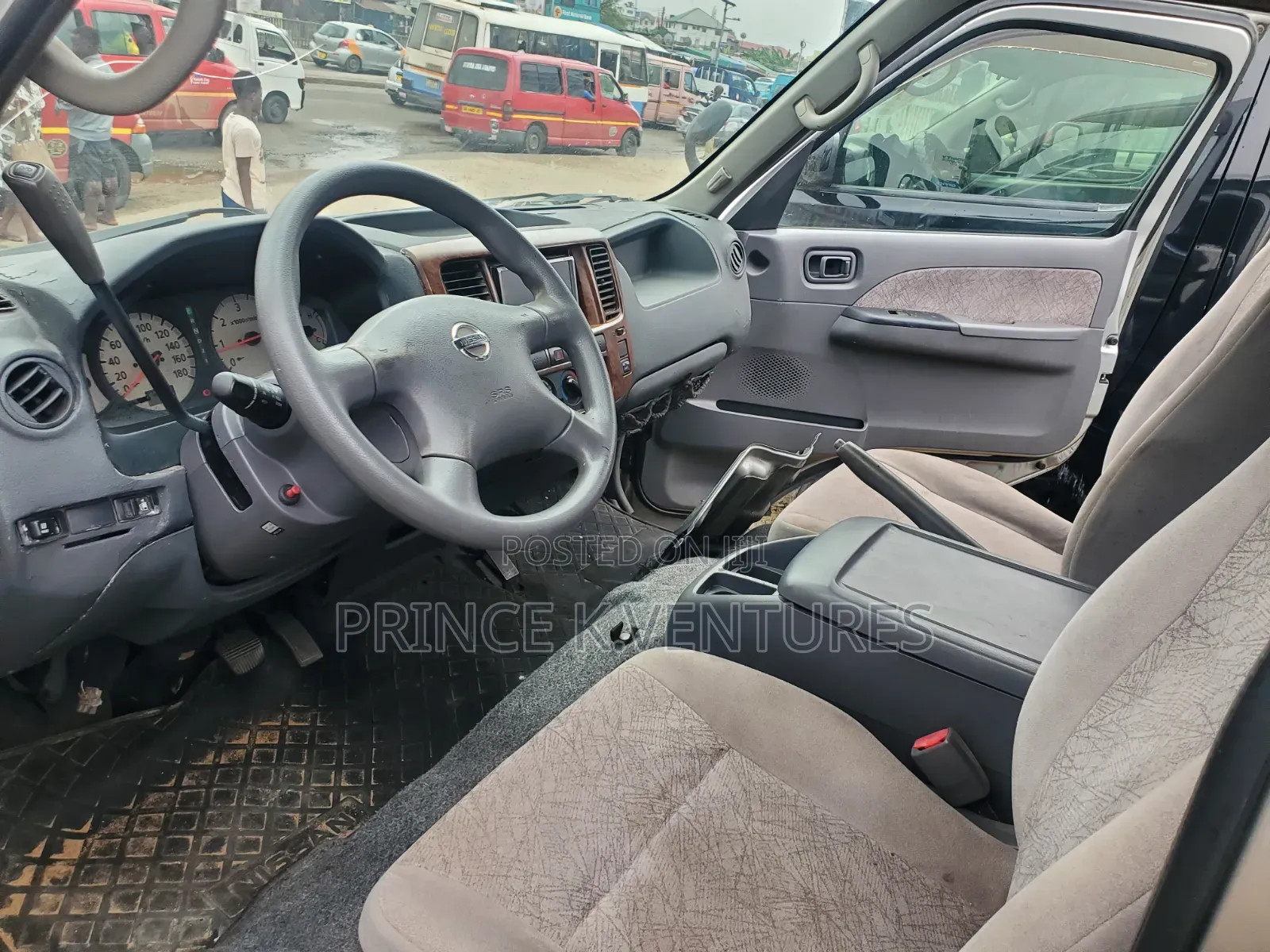 Nissan Caravan (Urvan) 2006 Silver