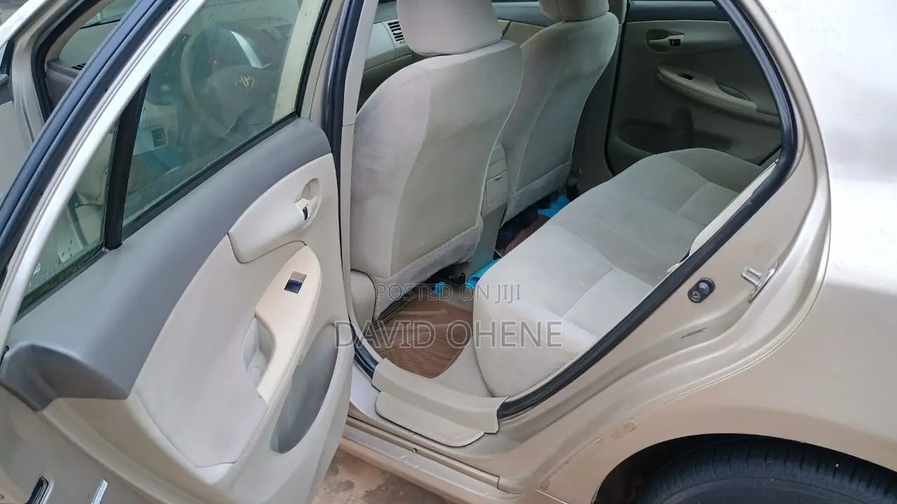 Toyota Corolla LE 4dr Sedan (1.8L 4 cyl 4A) 2009 Beige