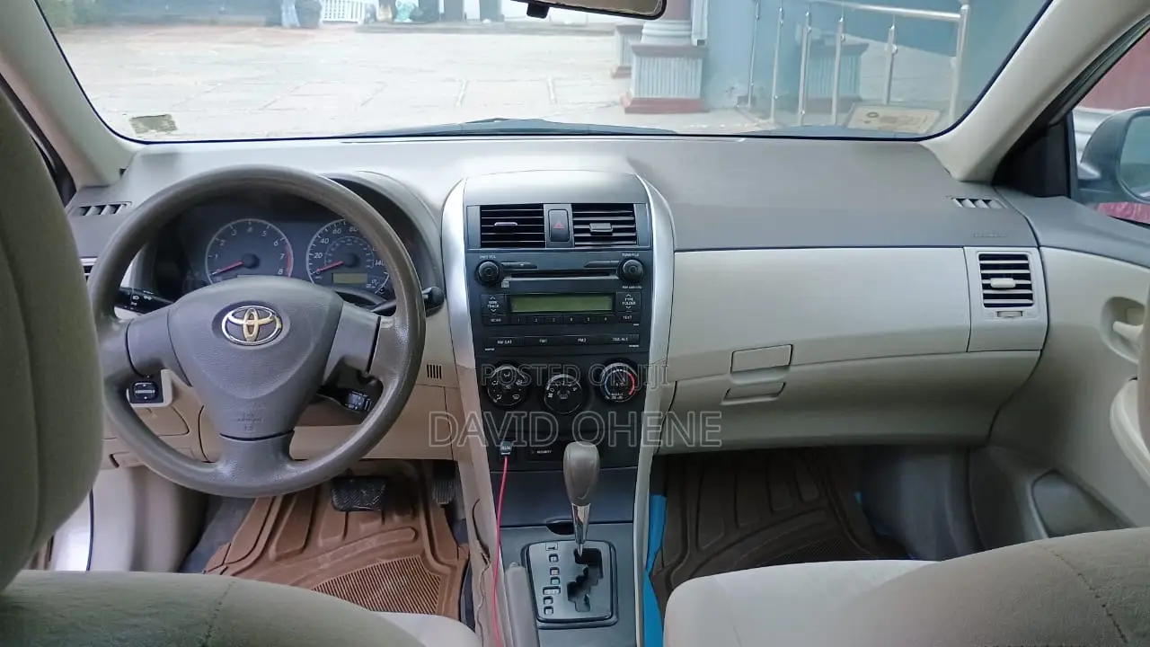 Toyota Corolla LE 4dr Sedan (1.8L 4 cyl 4A) 2009 Beige