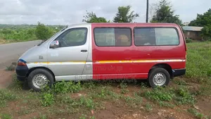 Toyota HiAce 1997 Red