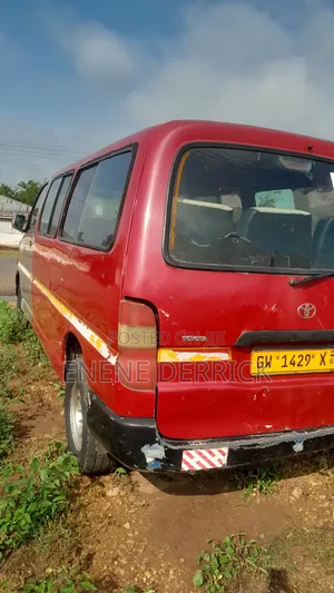 Toyota HiAce 1997 Red