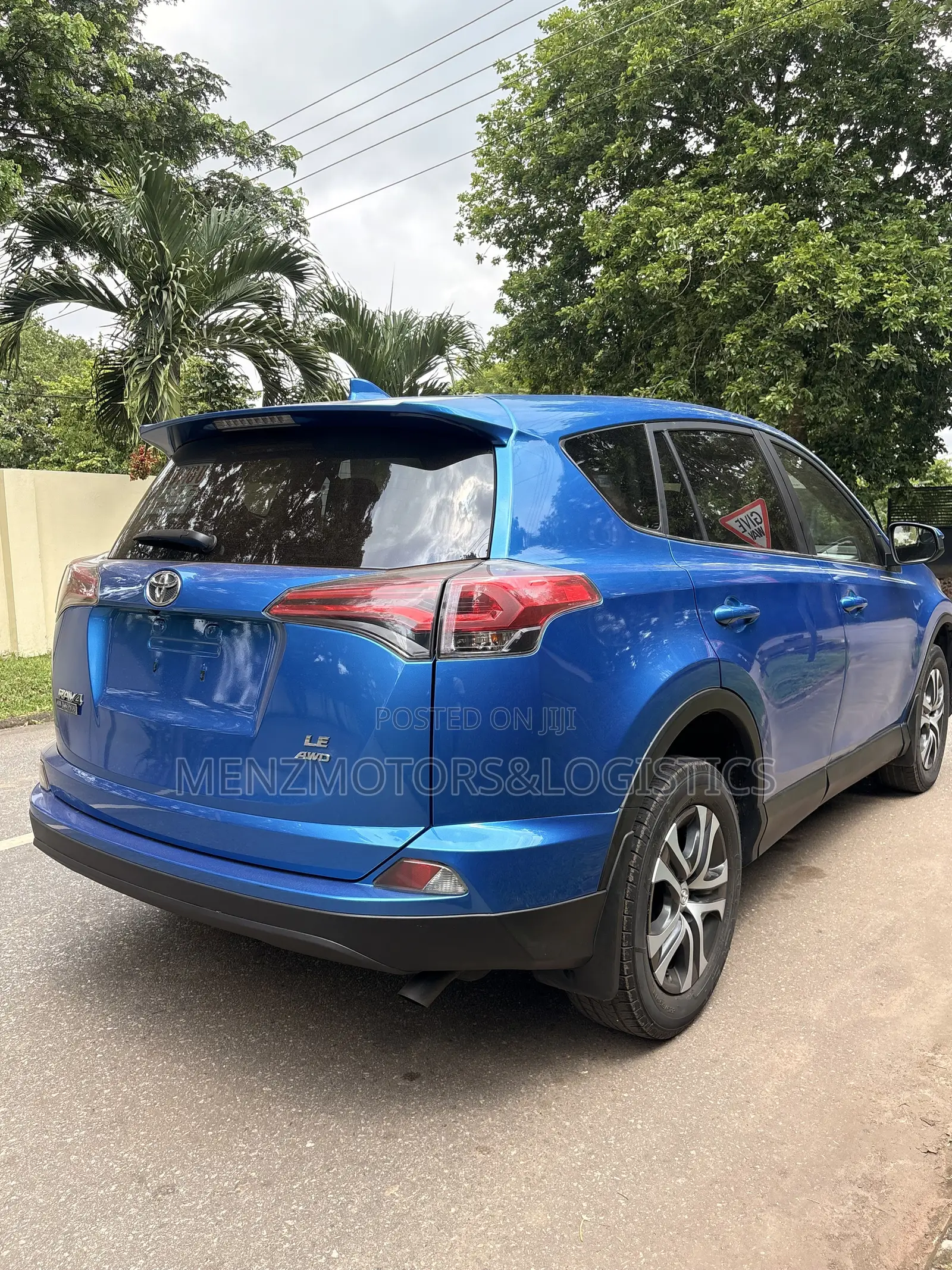 Toyota RAV4 LE 4dr SUV AWD (2.5L 4cyl 6A) 2018 Blue