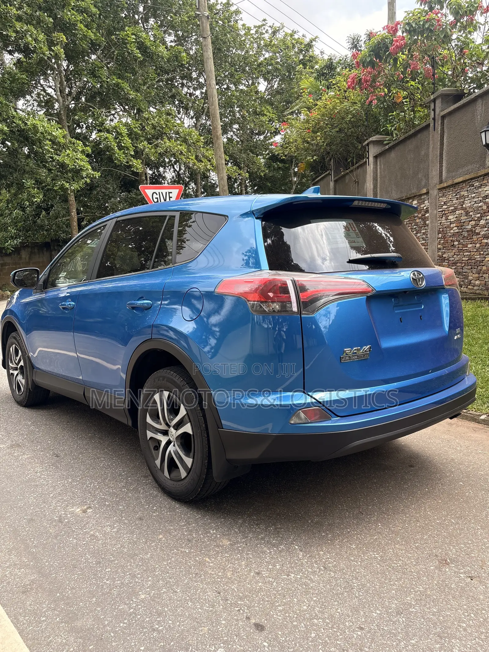Toyota RAV4 LE 4dr SUV AWD (2.5L 4cyl 6A) 2018 Blue
