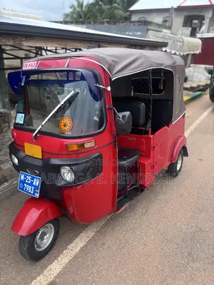 Bajaj RE 2025 Red