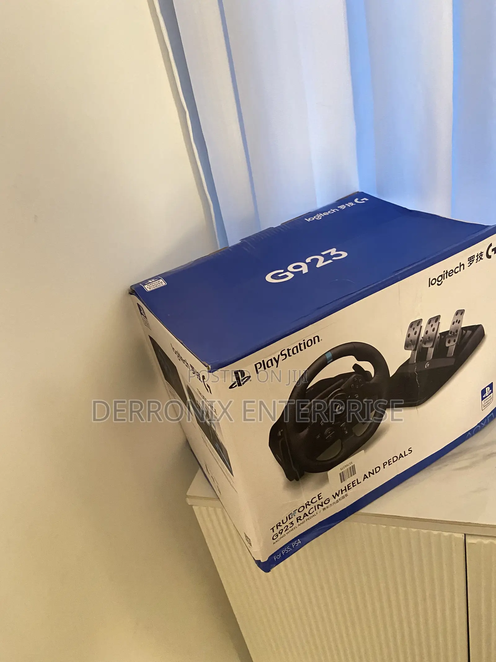 Logitech G923 Trueforce Racing Wheel and Pedals