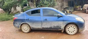 Nissan Versa 2011 Blue