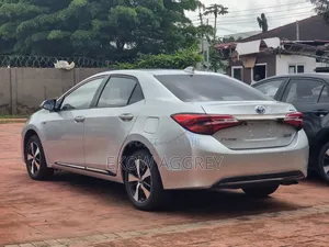 Toyota Corolla Hybrid 2023 Silver